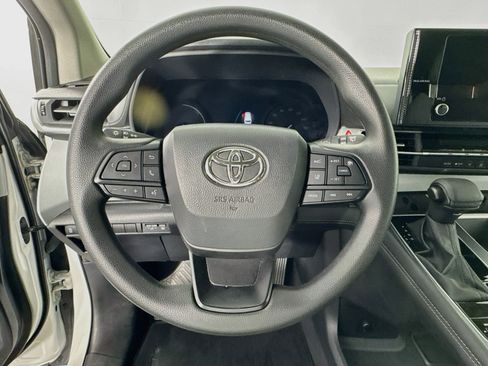 Certified 2025 Toyota Sienna LE FWD image 11