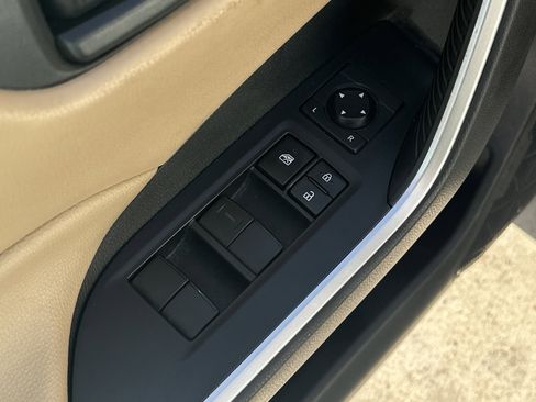Used 2022 Toyota RAV4 LE AWD/4WD image 14