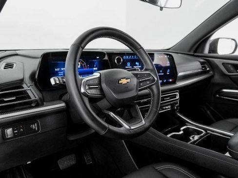 Used 2025 Chevrolet Traverse LT w/ LPO, Floor Liner Package FWD image 13