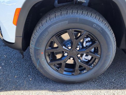 New 2025 Jeep Grand Cherokee L Altitude image 21