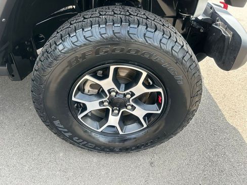 Used 2022 Jeep Wrangler Unlimited Rubicon w/ Dual Top Group AWD/4WD image 28