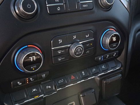 Used 2022 Chevrolet Silverado 1500 High Country w/ Technology Package image 16