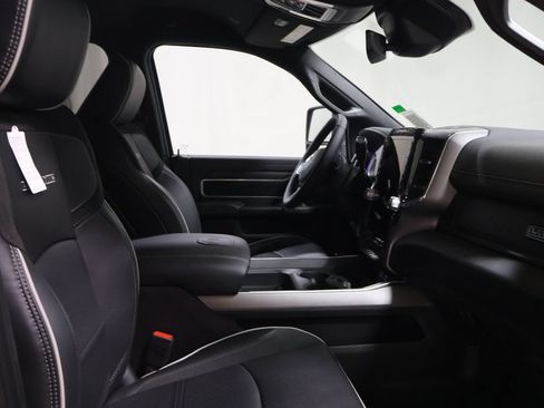 New 2026 RAM 2500 Laramie AWD/4WD image 14