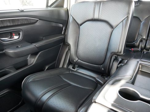 Used 2023 Honda Pilot Elite image 12