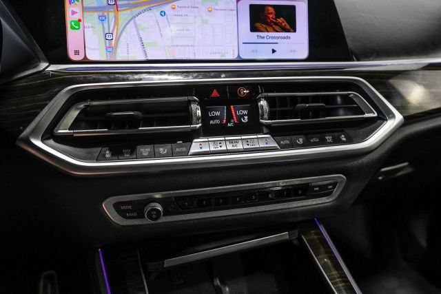Used 2020 BMW X5 M50i AWD/4WD image 25