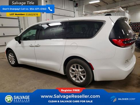 Used 2024 Chrysler Pacifica Touring-L FWD image 3