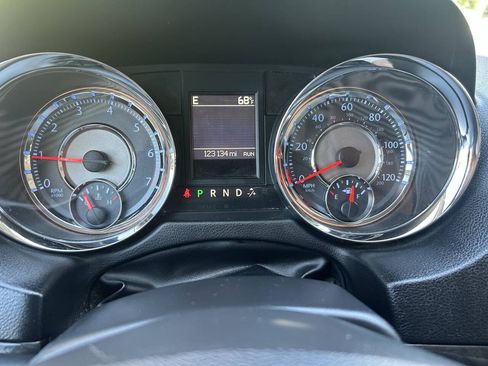 Used 2014 Chrysler Town & Country Touring FWD image 26
