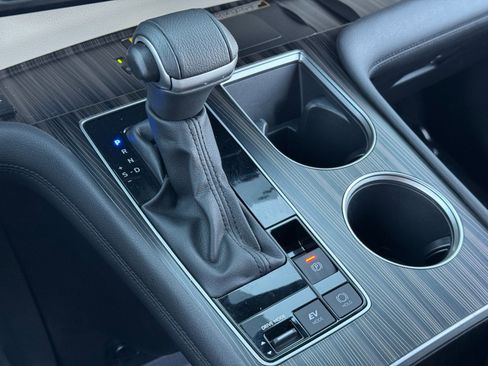 Used 2024 Toyota Sienna Platinum image 33