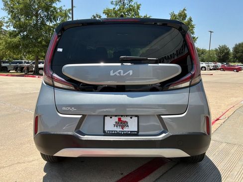 Used 2025 Kia Soul LX w/ LX Technology Package FWD image 7