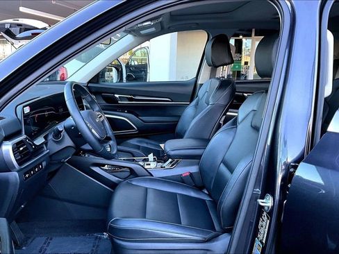 Used 2025 Kia Telluride S image 14