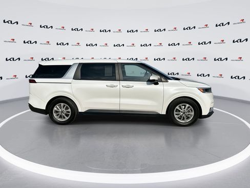 Used 2022 Kia Carnival LX FWD image 9