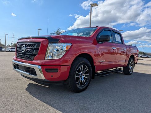 Used 2021 Nissan Titan SV w/ SV Convenience Package image 9