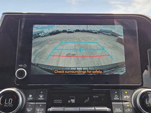 Used 2023 Toyota Highlander XLE FWD image 24