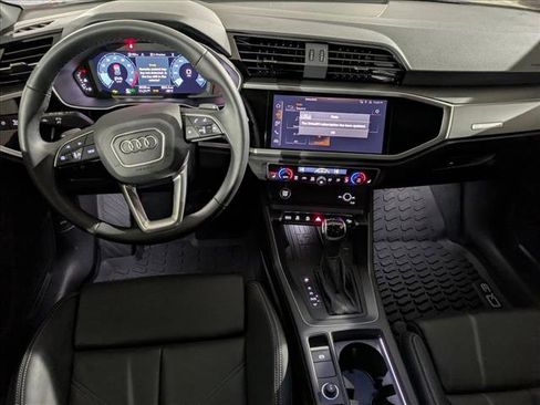 Used 2025 Audi Q3 2.0T Premium image 18