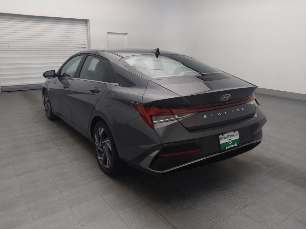 Used 2025 Hyundai Elantra SEL FWD image 5