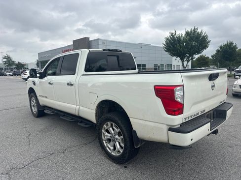 Used 2021 Nissan Titan SV w/ SV Convenience Package AWD/4WD image 7