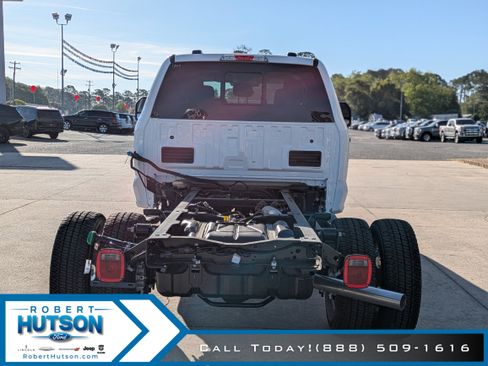 New 2026 Ford F350 4x4 Crew Cab DRW Super Duty image 7