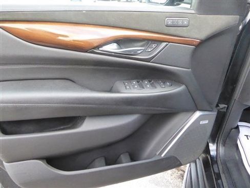 Used 2020 Cadillac Escalade ESV Luxury image 9