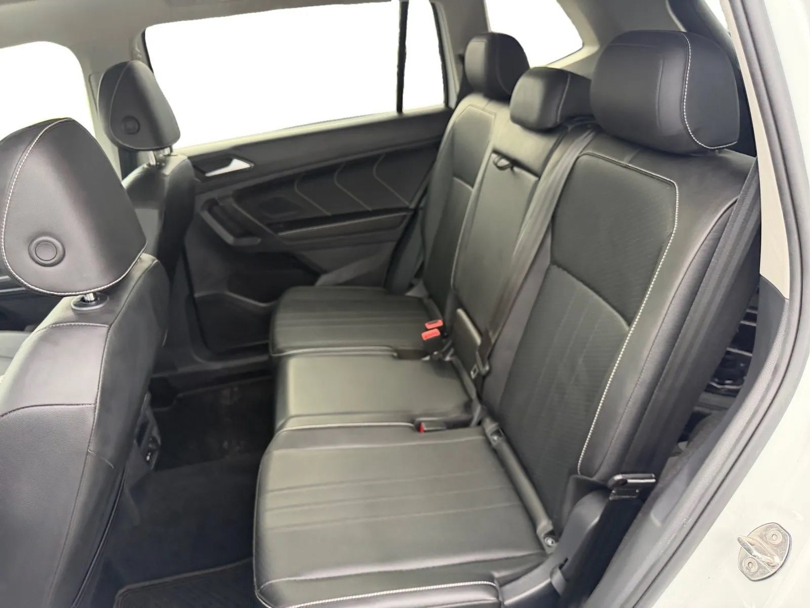 Used 2022 Volkswagen Tiguan SE AWD/4WD image 17
