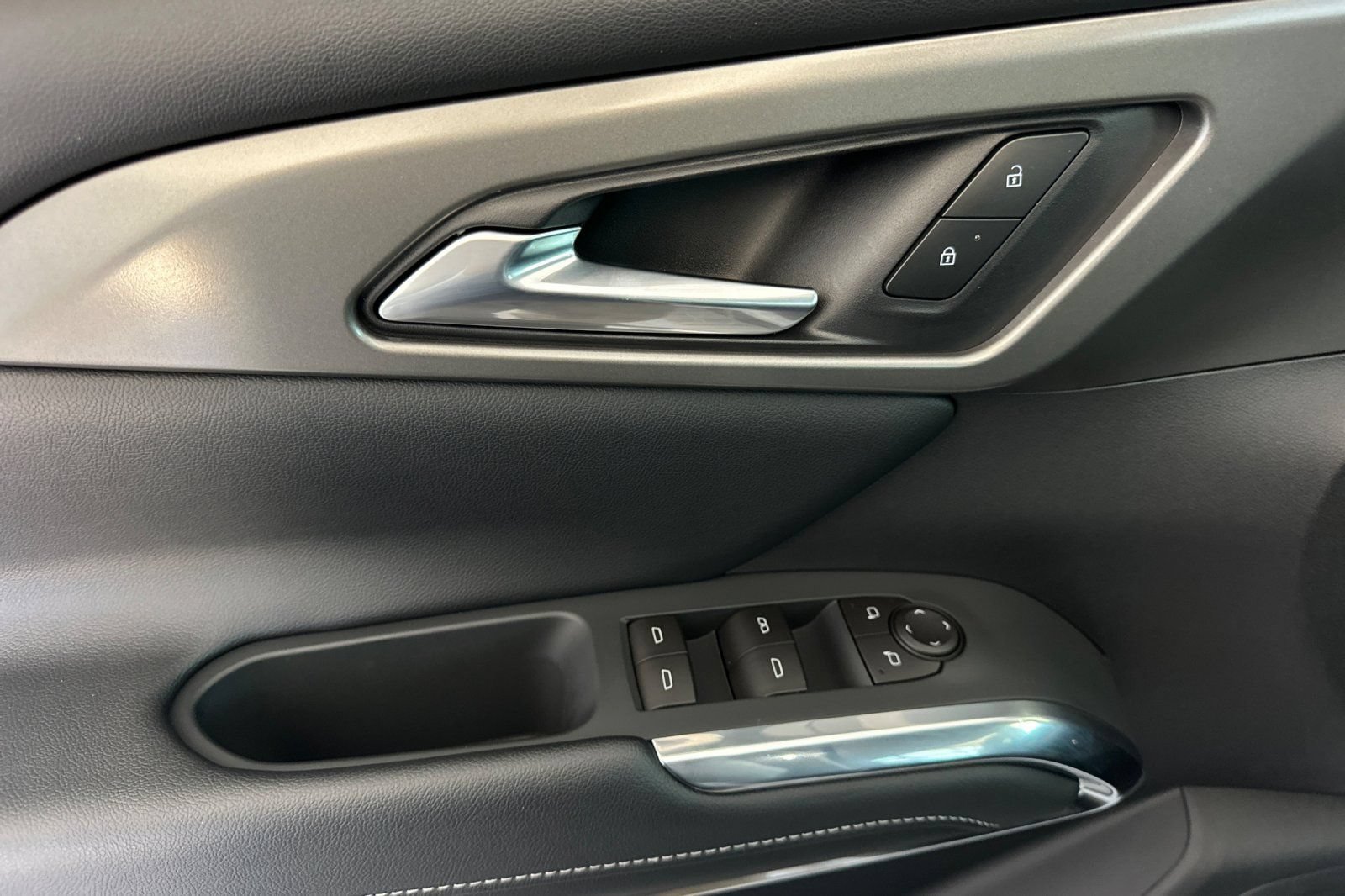 New 2026 Chevrolet Traverse LT FWD image 11