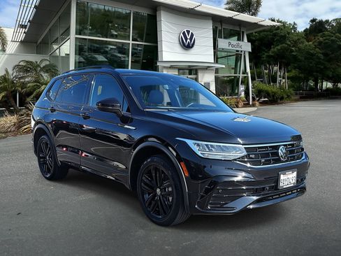 Used 2022 Volkswagen Tiguan SE R-Line image 3