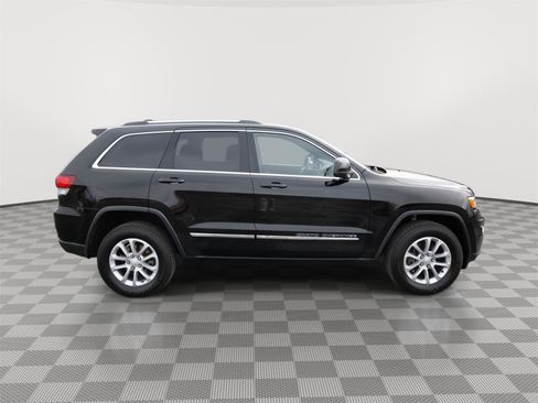 Used 2021 Jeep Grand Cherokee Laredo image 4