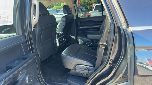 Used 2024 Ford Expedition XLT AWD/4WD image 6
