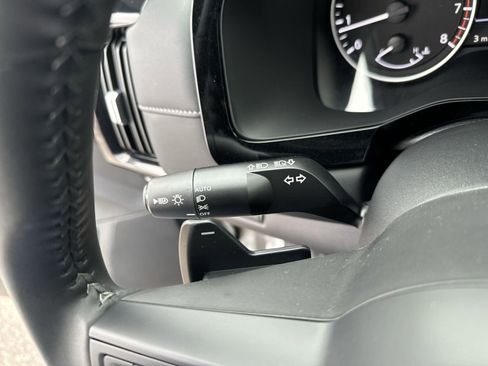 New 2025 Nissan Pathfinder SV w/ Black Appearance Package image 15