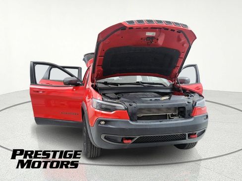 Used 2019 Jeep Cherokee Trailhawk w/ Cold Weather Group AWD/4WD image 12