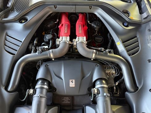 Used 2015 Ferrari California T image 41