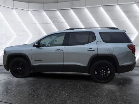 Used 2023 GMC Acadia SLT w/ Elevation Edition image 8