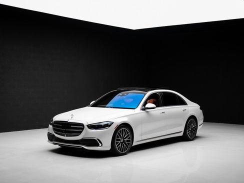 Used 2023 Mercedes-Benz S 580 4MATIC Sedan w/ 3D Technology Package image 4