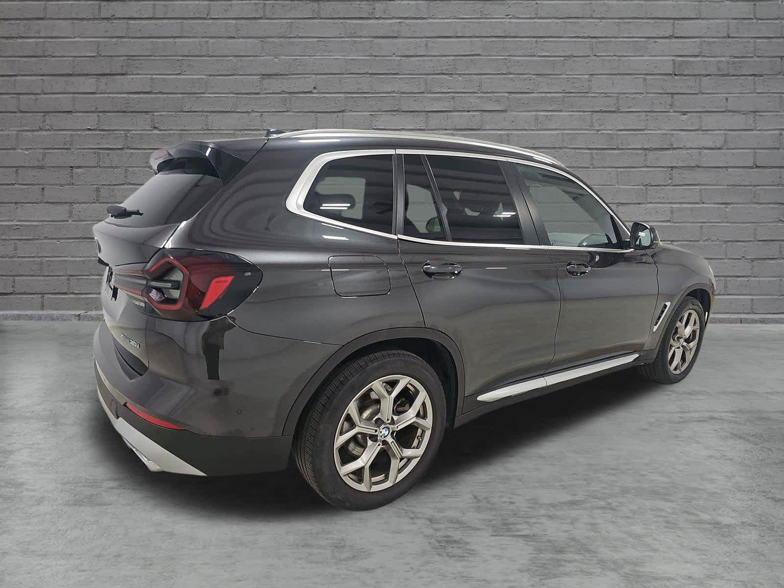 Used 2023 BMW X3 xDrive30i w/ Premium Package w/ZPA AWD/4WD image 4