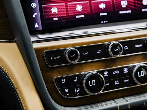 Used 2023 Bentley Bentayga Extended Wheelbase AWD/4WD image 65