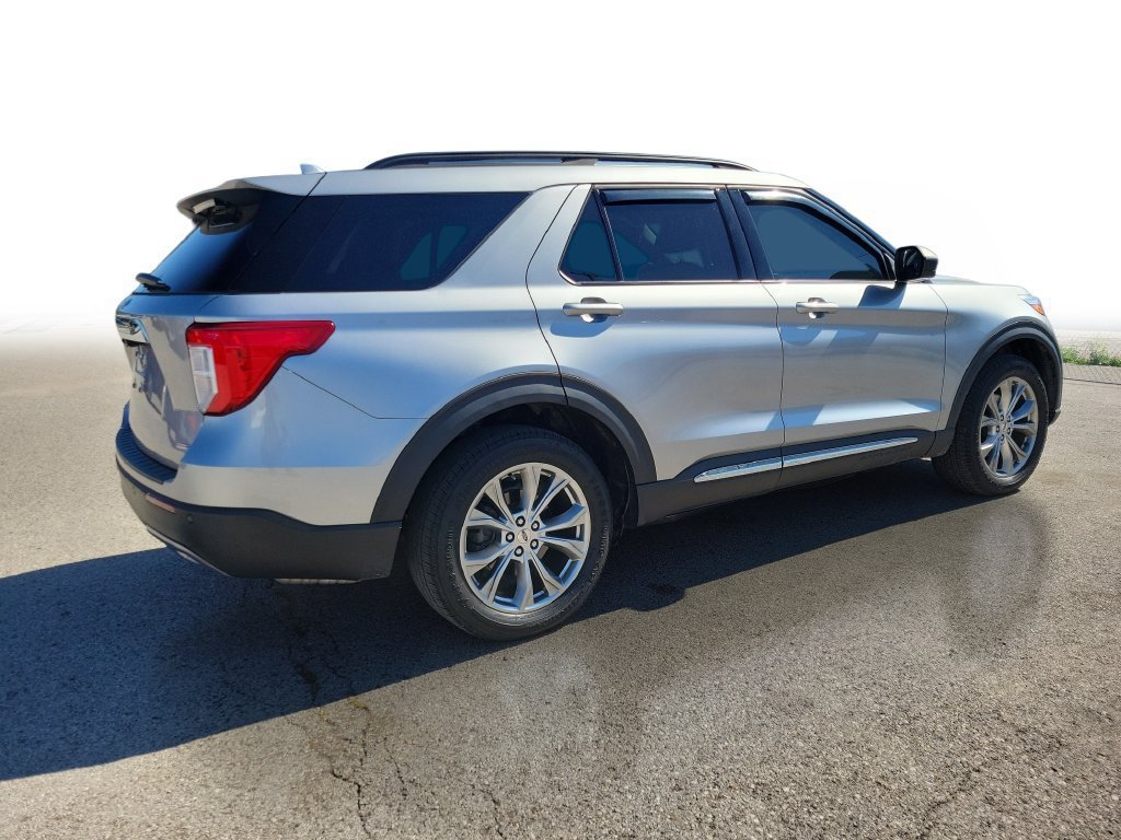 Used 2020 Ford Explorer XLT w/ Equipment Group 202A AWD/4WD image 4