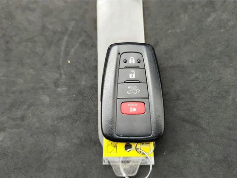 Used 2020 Toyota RAV4 XLE image 21