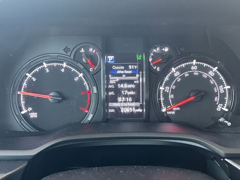 Used 2022 Toyota 4Runner SR5 image 25