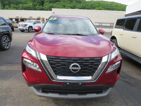 Used 2023 Nissan Rogue SV AWD/4WD image 2