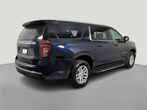 Used 2024 Chevrolet Suburban LT image 4