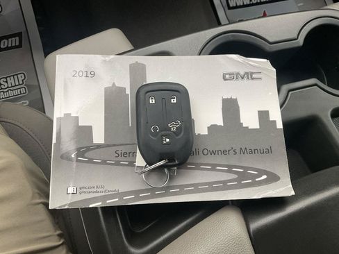 Used 2019 GMC Sierra 1500 SLE w/ SLE Value Package AWD/4WD image 22