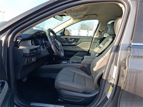 New 2026 Lincoln Corsair Premiere image 6