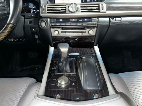 Used 2017 Lexus LS 460 F Sport image 16