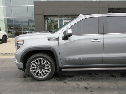 Used 2024 GMC Sierra 1500 Denali Ultimate image 2