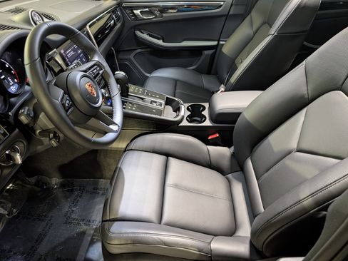 New 2026 Porsche Macan image 5