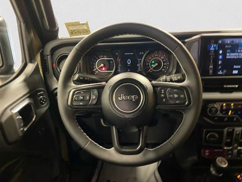 Used 2025 Jeep Wrangler Unlimited Rubicon w/ Technology Group image 14