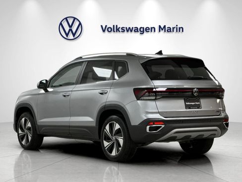 New 2026 Volkswagen Taos SE AWD/4WD image 3