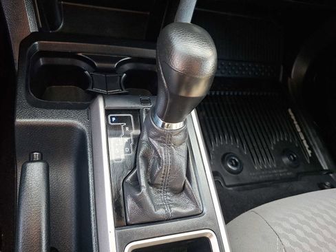 Certified 2020 Toyota Tacoma SR5 w/ SR5 Appearance Package (SM) image 17