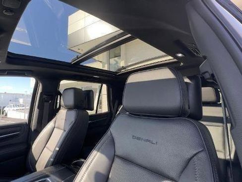 Used 2023 GMC Yukon Denali w/ Denali Reserve Package image 17
