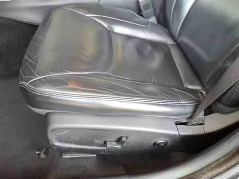 Used 2016 Chrysler 300 Limited RWD image 6