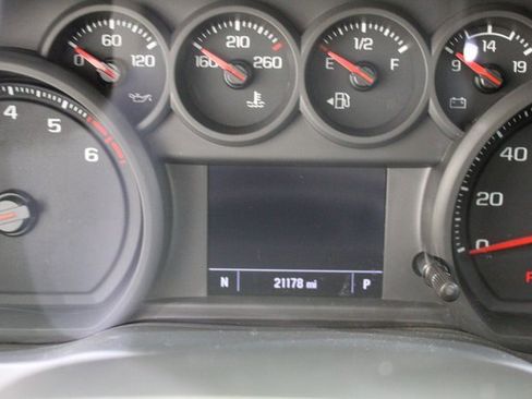 Used 2024 Chevrolet Silverado 2500 Custom w/ Custom Value Package image 16